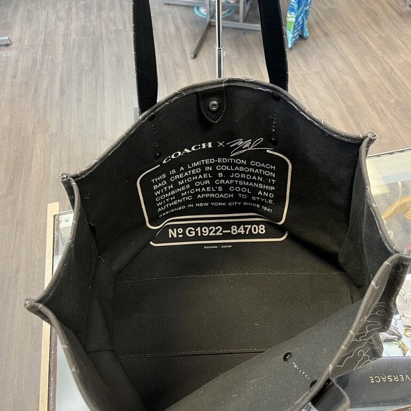 COACH 84708 Coach x Michael B. Jordan *Naruto* tote 42 Military Black - Picture 2 of 4